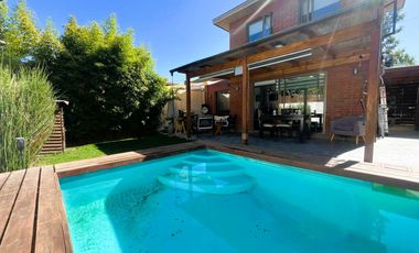 Casa dos pisos en Condominio Valle Araucarias