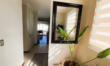 Casa dos pisos en Condominio Valle Araucarias