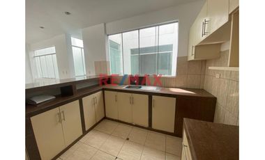 Departamento En Venta En Urb. Miraflores // ID: 1132423