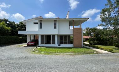 Extraordinaria Casa Campestre  en Maracay Cerritos