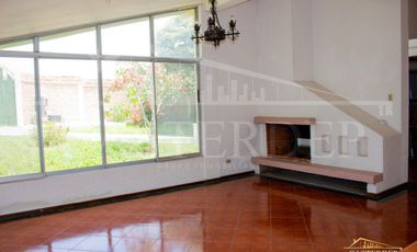 Vendo casa independiente en la Mitad del Mundo