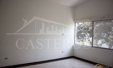 Vendo casa independiente en la Mitad del Mundo
