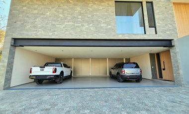 LAS CAÑADAS CASA EN VENTA NUEVA CON INCREIBLE DISEÑO Y ACABADOS DE LUJO