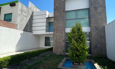 CASA DE 3 PISOS EN RESIDENCIAL SAN FRANCISCO HUATENGO