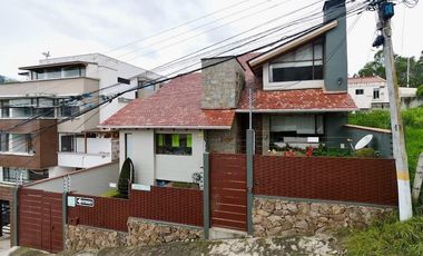 En Venta Casa a 2 cuadras de la Universidad Católica de Azogues