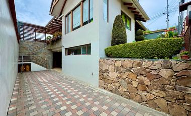 En Venta Casa a 2 cuadras de la Universidad Católica de Azogues