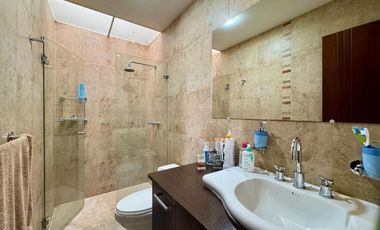 En Venta Casa a 2 cuadras de la Universidad Católica de Azogues