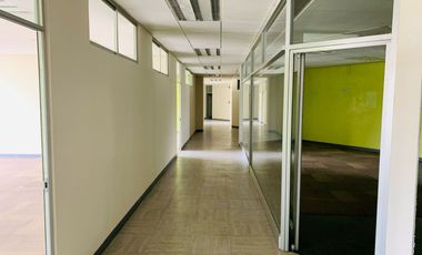 OFICINA EN RENTA SUPER UBICADA Y CON ESPACIOS AMPLIOS, LISTA PARA SU USO
