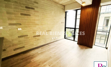 Se arrienda amplio y cómodo apartamento en unidad cerrada.