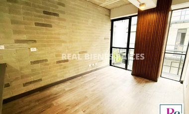 Se arrienda amplio y cómodo apartamento en unidad cerrada.