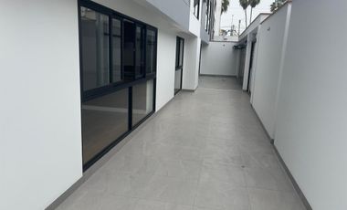 BONITO DPTO DE ESTRENO EN VENTA EN PRIMER PISO EN SURCO FRENTE A PARQUE