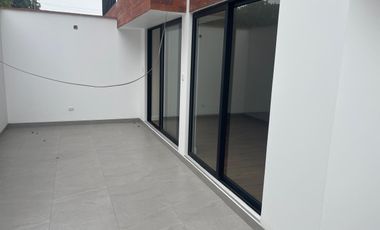 BONITO DPTO DE ESTRENO EN VENTA EN PRIMER PISO EN SURCO FRENTE A PARQUE