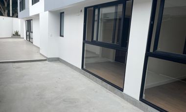 BONITO DPTO DE ESTRENO EN VENTA EN PRIMER PISO EN SURCO FRENTE A PARQUE