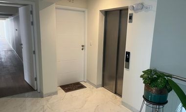 BONITO DPTO DE ESTRENO EN VENTA EN PRIMER PISO EN SURCO FRENTE A PARQUE