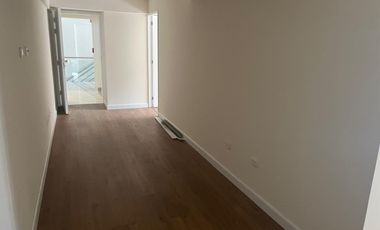 BONITO DPTO DE ESTRENO EN VENTA EN PRIMER PISO EN SURCO FRENTE A PARQUE