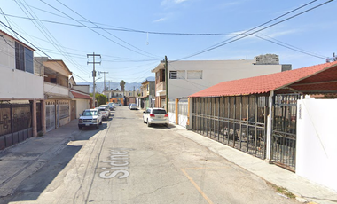 Casa en Remate Bancario en C. Sidney, Oceania, Saltillo, Coah. (65% debajo de su valor comercial)