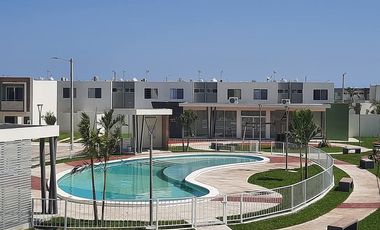 Amplia Vivienda Residencial en Clúster con Alberca