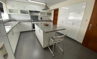 Lindo Dpto Amoblado de 3 dormitorios Cerca Colegio Santa María y C. C. Chacarilla