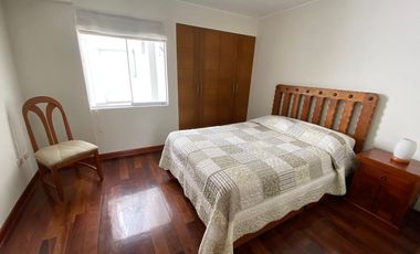 Lindo Dpto Amoblado de 3 dormitorios Cerca Colegio Santa María y C. C. Chacarilla