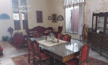 amplia casa de un nivel con jardin