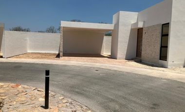 CASA EN VENTA EN PRIVADA INARA CHOLUL MÉRIDA