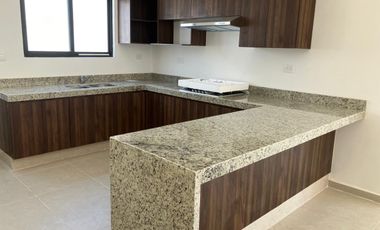 CASA EN VENTA EN PRIVADA INARA CHOLUL MÉRIDA