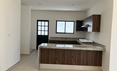 CASA EN VENTA EN PRIVADA INARA CHOLUL MÉRIDA