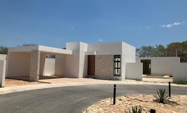 CASA EN VENTA EN PRIVADA INARA CHOLUL MÉRIDA