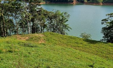 HERMOSO LOTE CON INGRESO A LA REPRESA, SAN ROQUE, ANTIOQUIA
