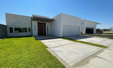 RESIDENCIA DE UNA PLANTA EN CAMPOS ELISEOS