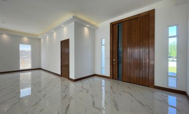RESIDENCIA DE UNA PLANTA EN CAMPOS ELISEOS