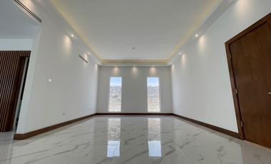 RESIDENCIA DE UNA PLANTA EN CAMPOS ELISEOS