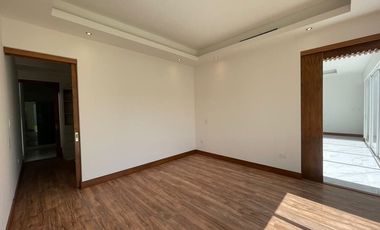 RESIDENCIA DE UNA PLANTA EN CAMPOS ELISEOS