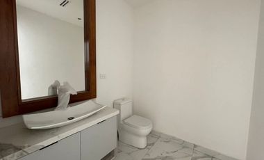 RESIDENCIA DE UNA PLANTA EN CAMPOS ELISEOS