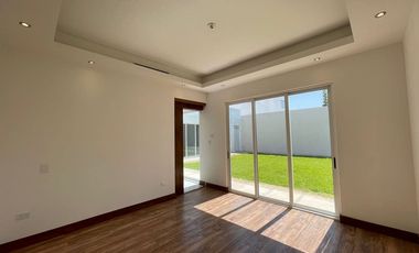 RESIDENCIA DE UNA PLANTA EN CAMPOS ELISEOS