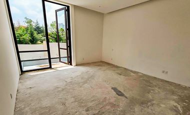 Casa en venta en Bosque Real con amenidades, 3 recámaras