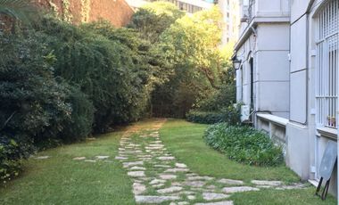 Excelente Departamento en Edificio de Gran Categoría - Recoleta