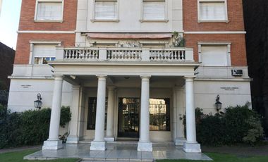 Excelente Departamento en Edificio de Gran Categoría - Recoleta