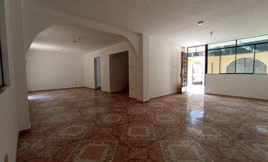 Se Vende Amplia Casa Con Excelente Distribucion