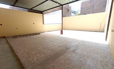 Se Vende Amplia Casa Con Excelente Distribucion