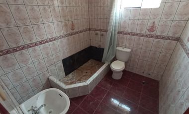 Se Vende Amplia Casa Con Excelente Distribucion