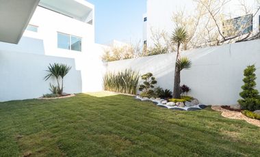 CASA DE 4 RECÁMARAS EN LOMAS DE ANGELOPOLIS 3 - ENTREGA INMEDIATA