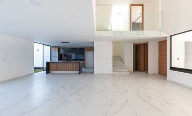 CASA MODERNA CASA DE 5 RECÁMARAS EN LOMAS DE ANGELOPOLIS 3 - ENTREGA INMEDIATA