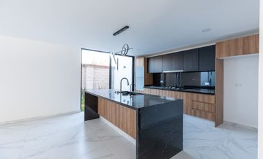 CASA MODERNA CASA DE 5 RECÁMARAS EN LOMAS DE ANGELOPOLIS 3 - ENTREGA INMEDIATA