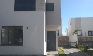 CASA EN VENTA UBICADA EN VILLAS DEL CAMPO, CALIMAYA. ¡ENTREGA INMEDIATA, LISTO PARA HABITAR! CONOCELA