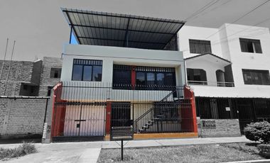Se Vende Amplia Casa De 2 Pisos En Calle Guzmán Barrón - Trujillo (aipanaque)
