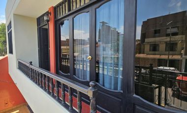 Se Vende Amplia Casa De 2 Pisos En Calle Guzmán Barrón - Trujillo (aipanaque)