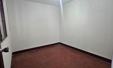 Se Vende Amplia Casa De 2 Pisos En Calle Guzmán Barrón - Trujillo (aipanaque)