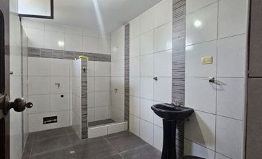 Se Vende Amplia Casa De 2 Pisos En Calle Guzmán Barrón - Trujillo (aipanaque)