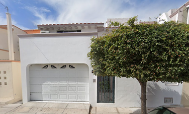 CASA EN COLONIA LOMAS DE MAZATLÁN, SINALOA.